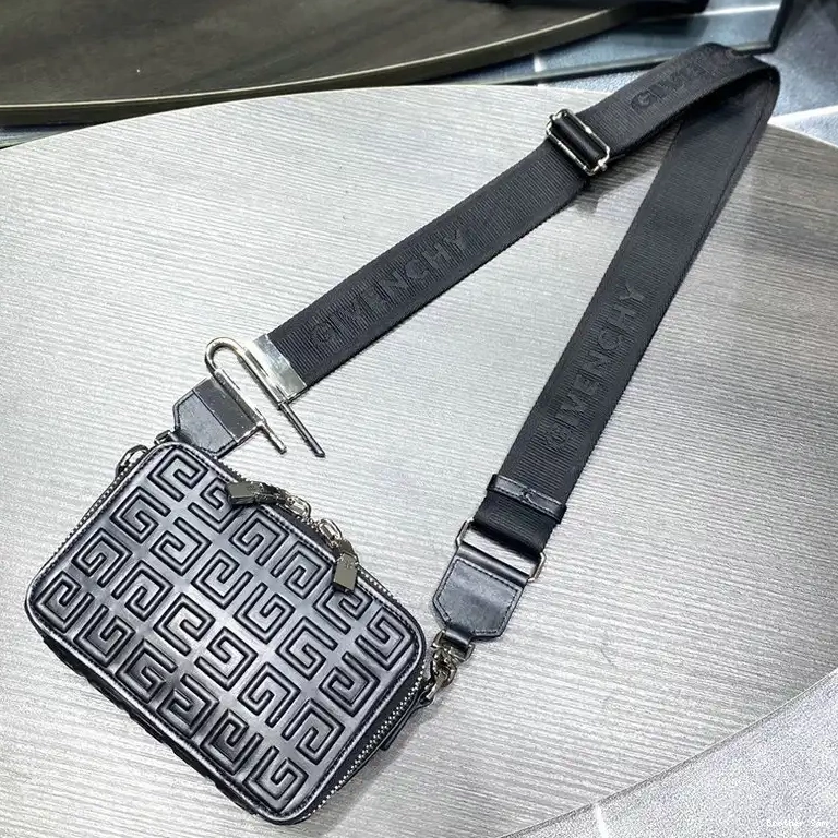 Brother Sam Yupoo Bag 2209SW0077 Givenchy 0408